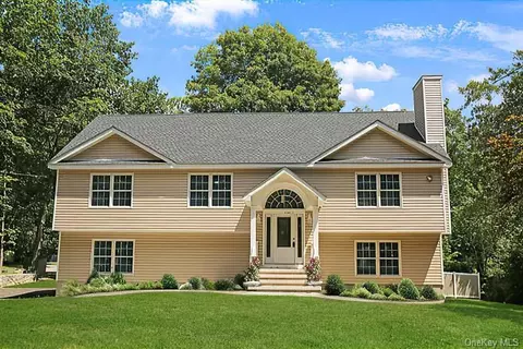 3270 Baker St, Yorktown, NY 10547