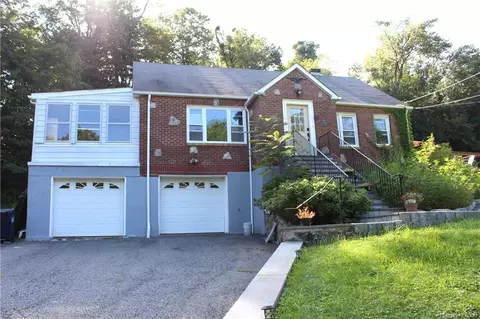 121 Wood St, Mahopac, NY 10541