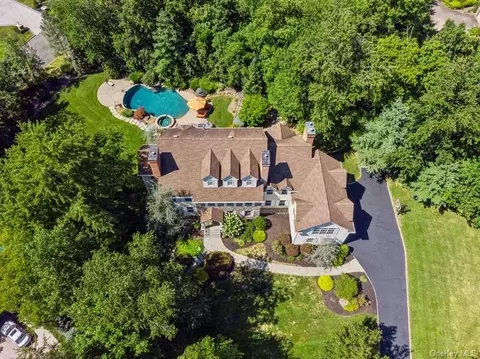 3 Friar Tuck Ct, Orangetown, NY 10962