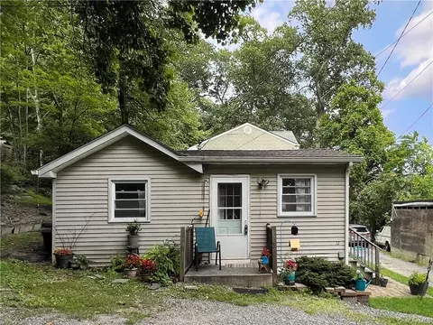 12 Schradin Hl, Greenwood Lake, NY 10925