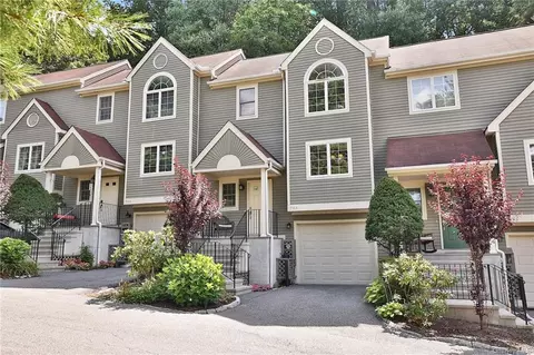 703 Kensington Way, Mount Kisco, NY 10549