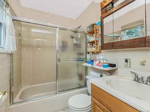 43 Brookdale Cir, New Rochelle, NY 10801