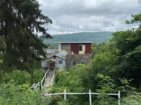 70 Indian Trl N, Greenwood Lake, NY 10925