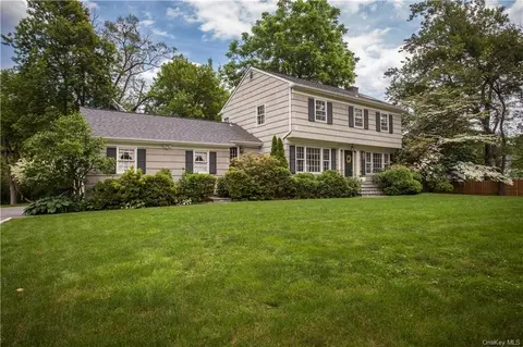 385 Quaker Rd, New Castle, NY 10514