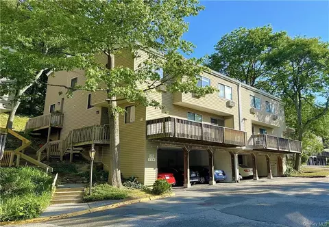 25 Hillside Ter #C, White Plains, NY 10601