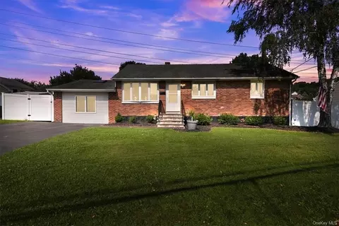 21 Walter Dr, Stony Point, NY 10980