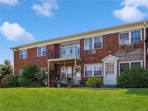 8 Colonial Rd #4, Beacon, NY 12508