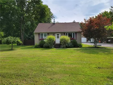 563 Creek Rd, Hyde Park, NY 12538