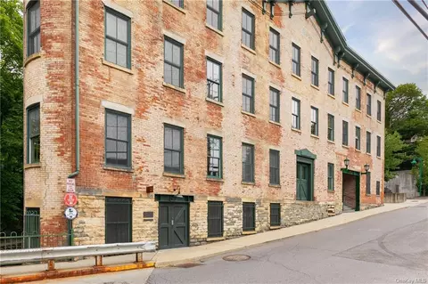 80 N Water St #1B, Poughkeepsie, NY 12601