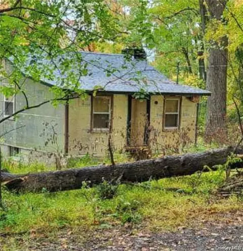 42 Paradise Trl, Monroe, NY 10950