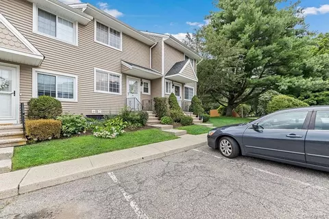102 Covington Green Ln #102, Patterson, NY 12563
