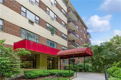 100 Diplomat Dr #8P, Mount Kisco, NY 10549