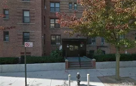 88-30 182nd St #2E, New York, NY 11423