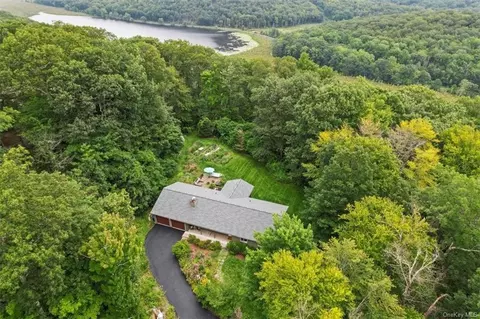 222 Ice Pond Rd, Brewster, NY 10509