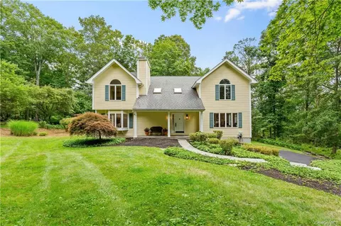 4 Plum Ct, Katonah, NY 10536
