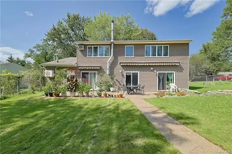 10 Peace Dr, Wallkill, NY 10941