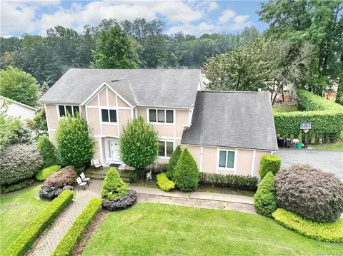 17 Mariner Way, Ramapo, NY 10952