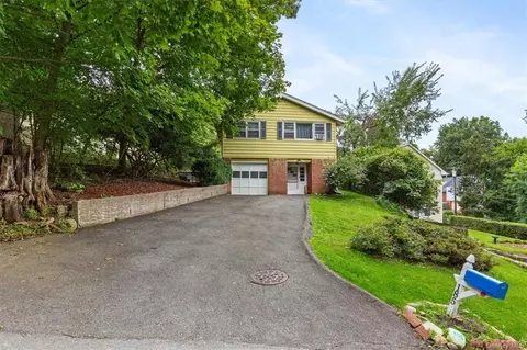 185 Canterbury Rd, Greenburgh, NY 10607