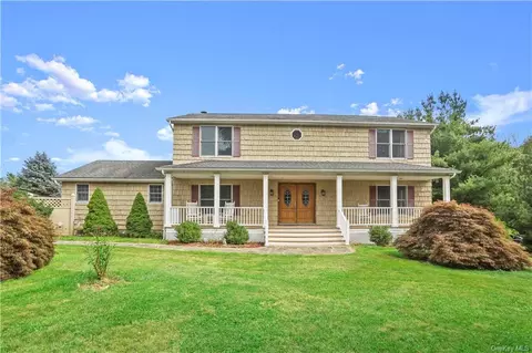 8 Scenic Ridge Dr, Southeast, NY 10509