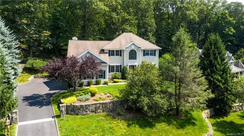 85 Roundabend Rd, Greenburgh, NY 10591