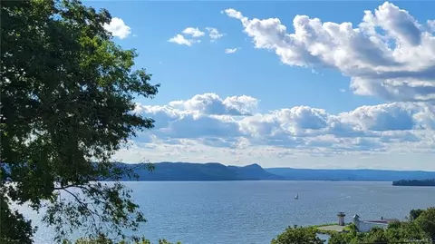 22 Hudson Point Ln, Ossining, NY 10562