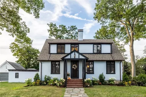 216 Travers Ave, Mamaroneck, NY 10543
