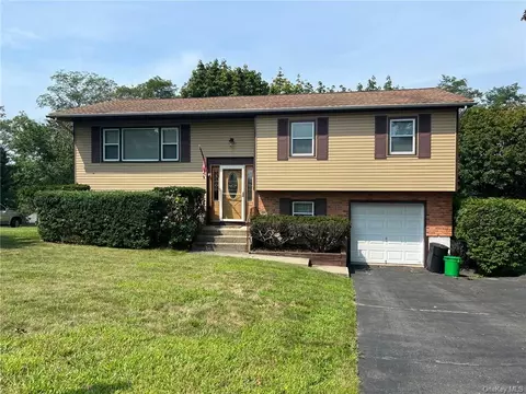 14 Skyline Dr, Thiells, NY 10984