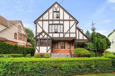 77 Hollywood Ave, Yonkers, NY 10707