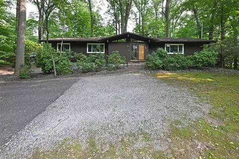 6 Wood Ln, Ramapo, NY 10901