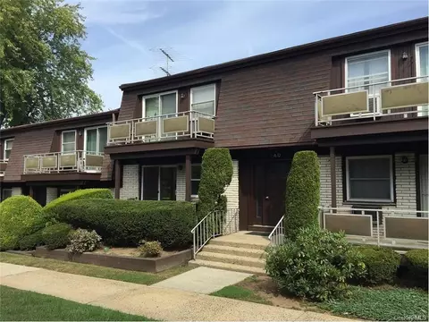 3 Church Ln #A, Clarkstown, NY 10989
