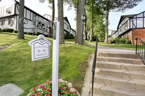 85 Parkside Dr, Ramapo, NY 10901