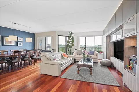300 High Point Dr #408, Greenburgh, NY 10530