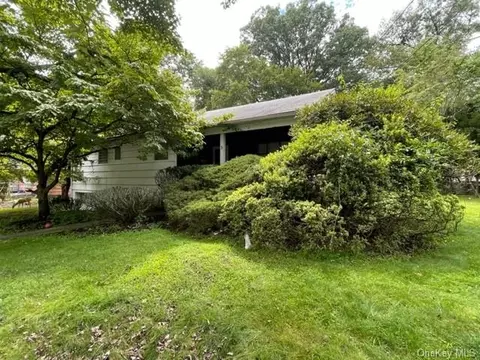 5 Francis Pl, Ramapo, NY 10952