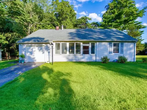 16 Martin St, Crawford, NY 12566