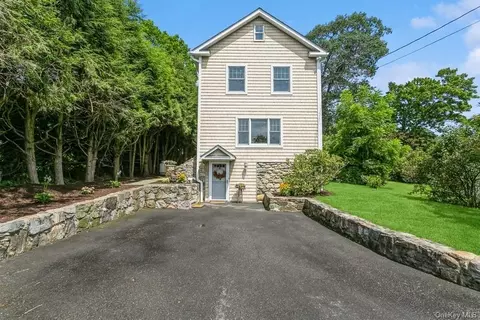 6 Bridge Ln, Yorktown Heights, NY 10598