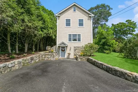 6 Bridge Ln, Yorktown Heights, NY 10598
