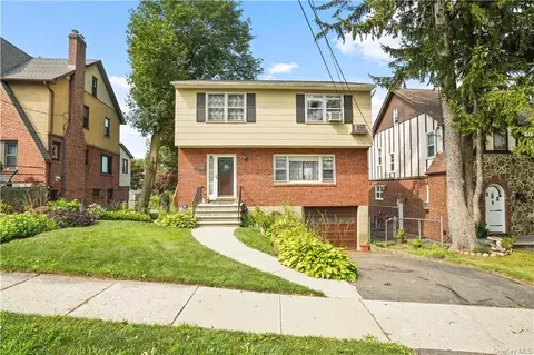 62 Durst Pl, Yonkers, NY 10704