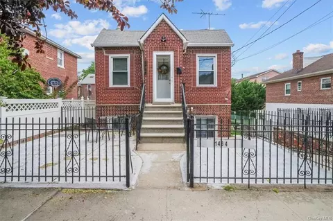 1464 Kennellworth Pl, Bronx, NY 10465