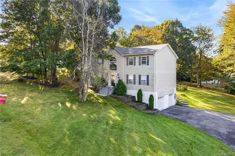78 Lexington Dr, Newburgh, NY 12550