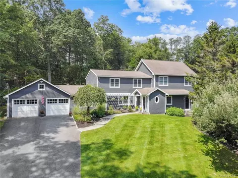 8 Hawks Ln, Southeast, NY 10509