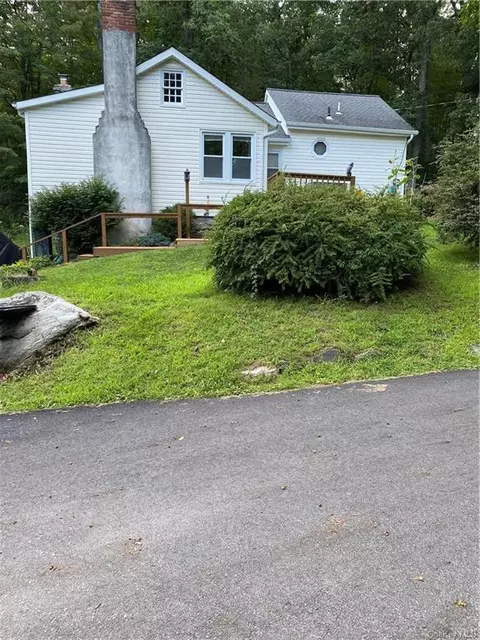 65 Worthington Ct, Kent, NY 10512