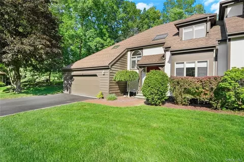 4 Cotswold Dr, North Salem, NY 10560