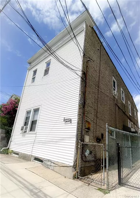 211 Washington Ave, New Rochelle, NY 10801