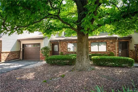 105 Sandpiper Ln, New Windsor, NY 12553