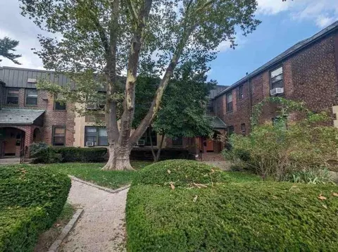 77-13 Ditmars Blvd #1, New York, NY 11370