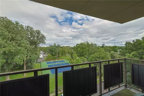 160 Academy St #8N, Poughkeepsie, NY 12601