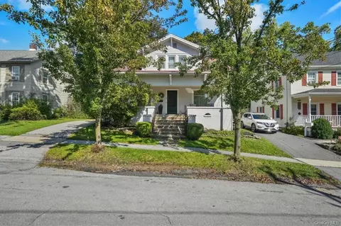7 Third St, Warwick, NY 10990