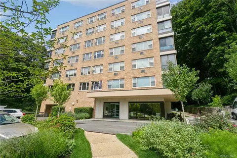72 Pondfield Rd W #4H, Bronxville, NY 10708