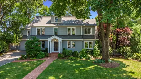 15 Roosevelt Ave, Larchmont, NY 10538