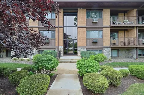 10 Oakwood Ter #11, New Windsor, NY 12553
